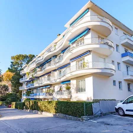 Isola Bella Centre Апартаменты *